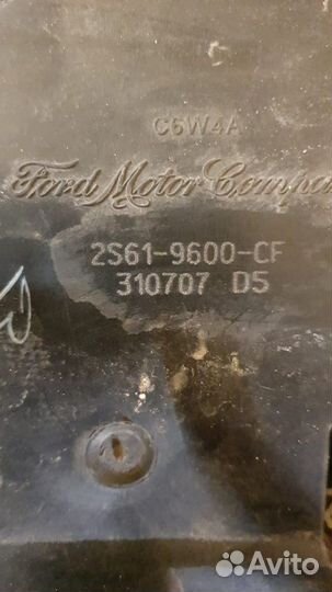 Корпус воздушного фильтра Ford Fusion 1.4 2007