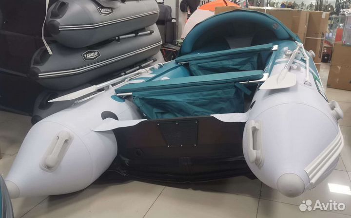 Лодка Gladiator E 380 Pro бело-бирюзовый