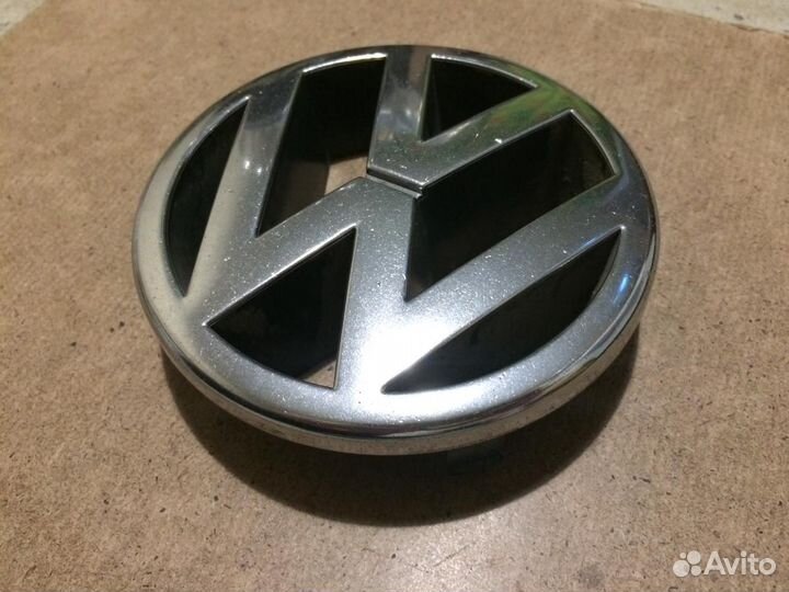 Эмблема решетки VW Passat B 5 3B0853601A