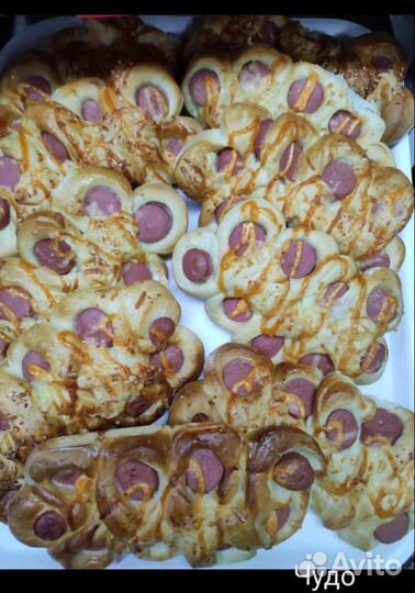 Пицца с колбасой и сыром. Сосиска в тесте Чудо