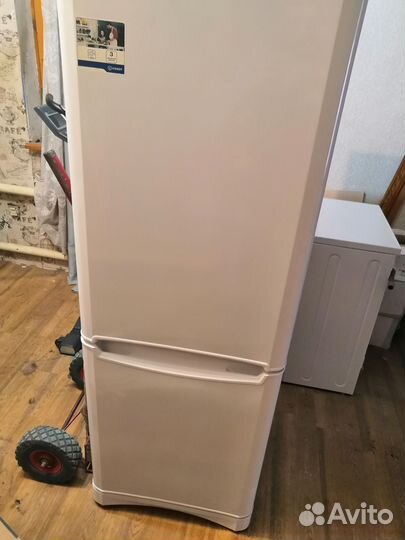 Холодильник Indesit на запчасти