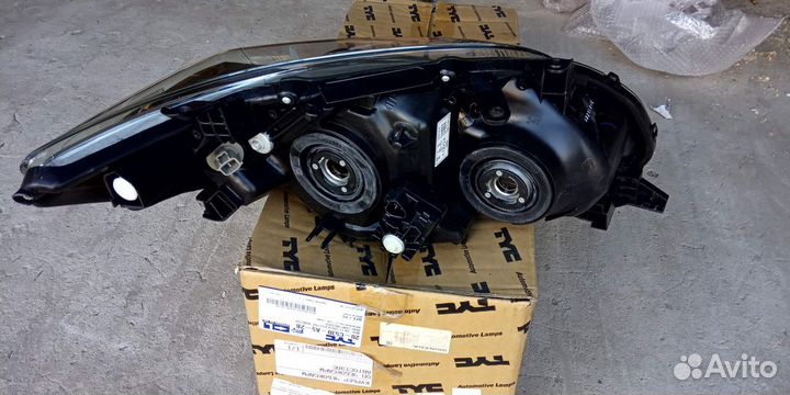 Фара левая Toyota Corolla 150 Тойота Королла 150