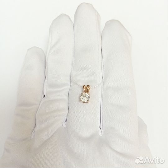 Золотая подвеска с камнем