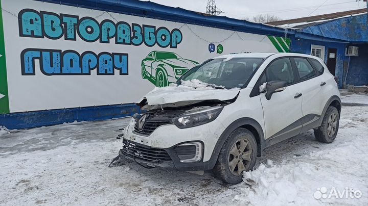 Брызговик задний правый Renault Kaptur 622562144R Отличное состояние