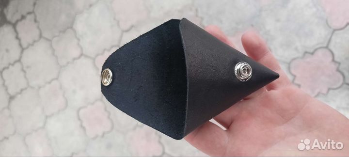 Монетницы и брелки из кожи