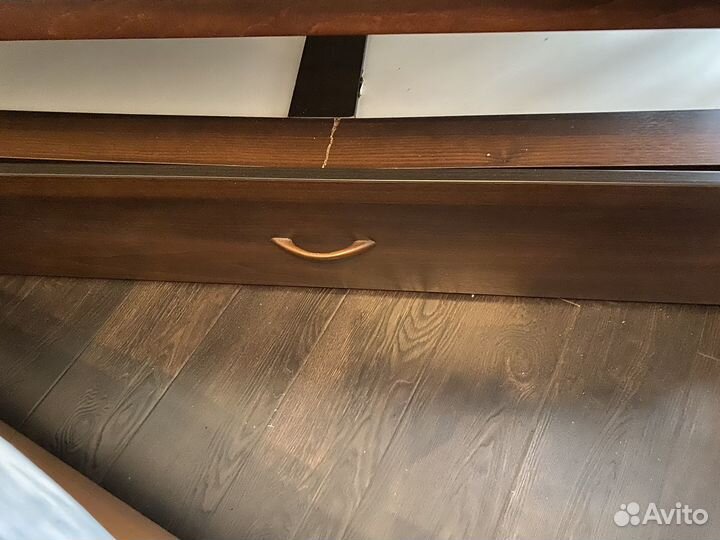 Детская кроватка с продольным маятником