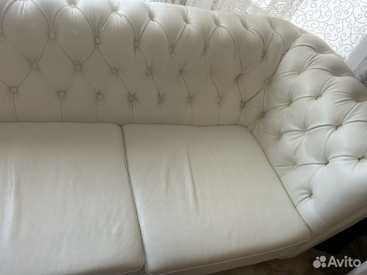 Кожаный диван