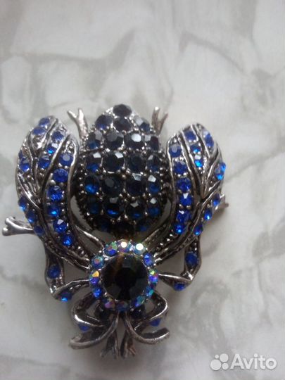 Брошь красивая