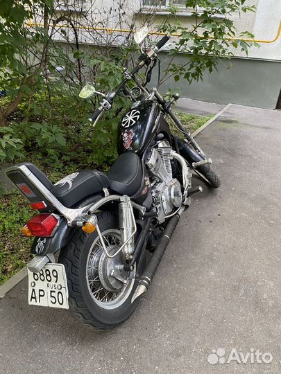 Suzuki vs 400 Intruder