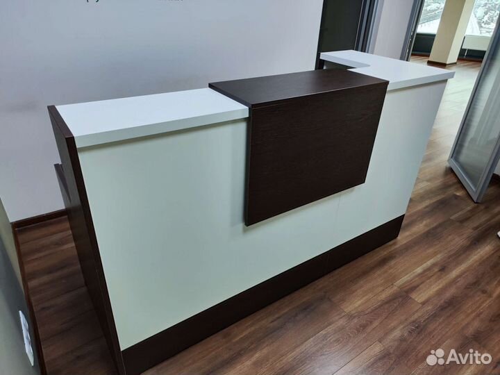 Стойка ресепшн новая