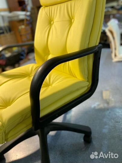 Офисное кресло