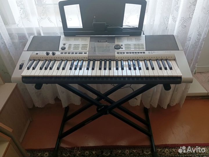 Синтезатор Yamaha psr E403