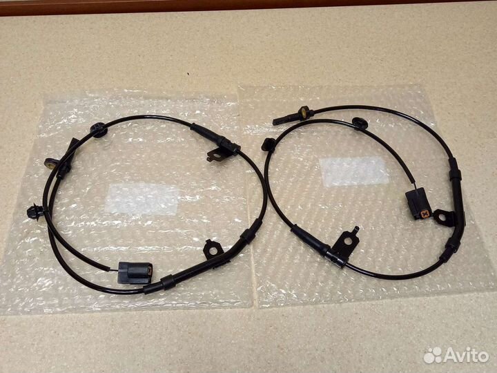 Датчик ABS задний левый/правый Mitsubishi Grandis