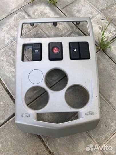 Накладка декоративная Renault Logan седан 1.4 2009