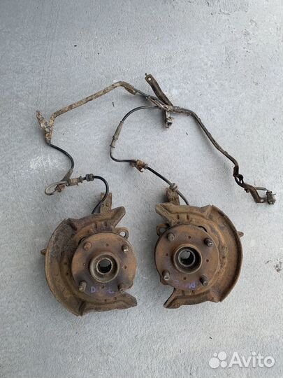 Поворотный кулак правый Toyota Duet