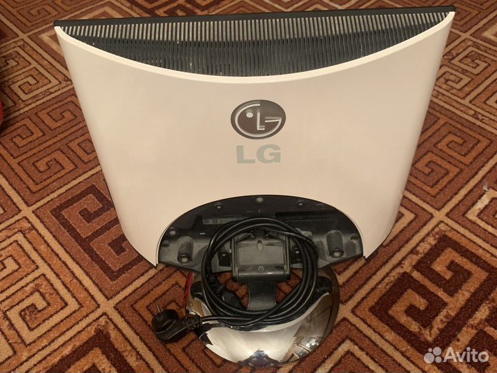 Монитор LG flatron L1740P