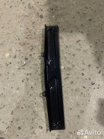 Щиток радиатора верхний газ-14 Чайка