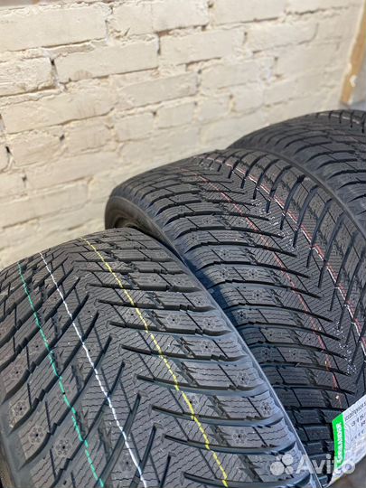 Grenlander Icedefensor Stud II 275/40 R22 и 315/35 R22 107T