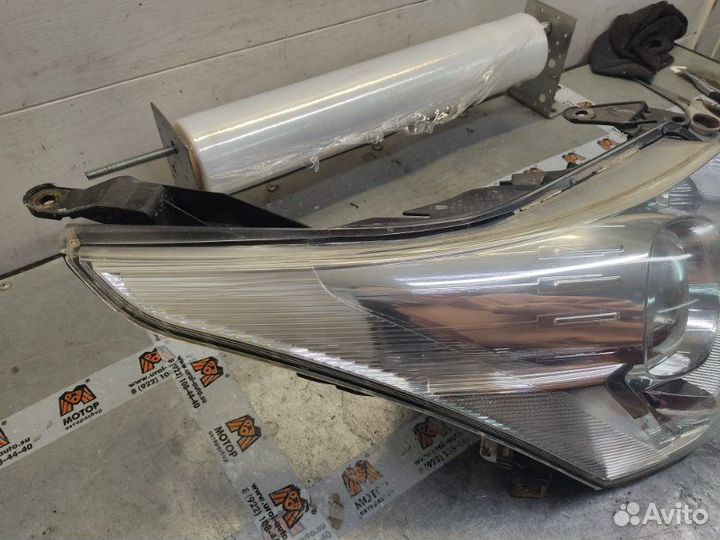 Фара правая Toyota Avensis 3 седан 1.8 2ZR-FAE