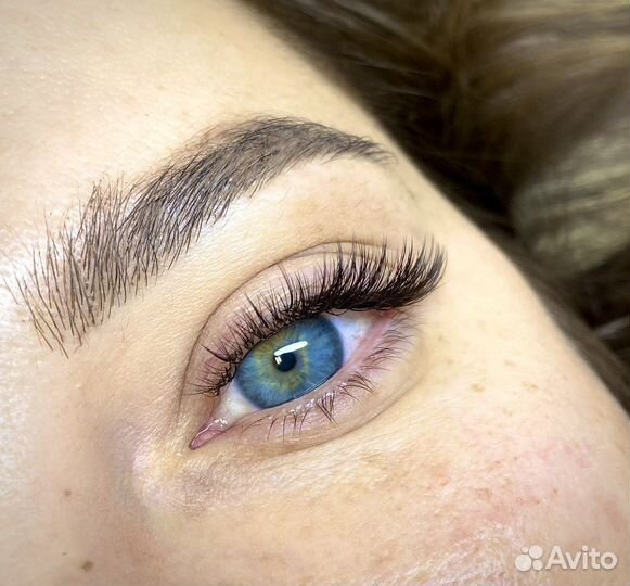 Наращивание ресниц в кресле-реклайнере