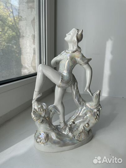 Фарфоровые статуэтки балерина кошка и птица