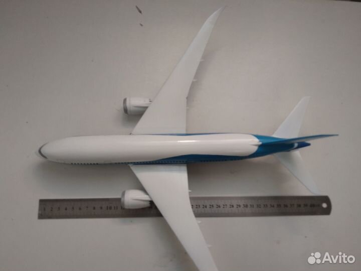 Сборная модель самолета Боинг 787-8 Dreamliner