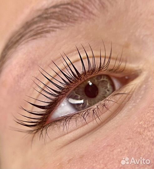 Ламинирование ресниц и оформление бровей