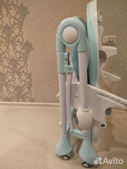 Детский столик и стульчик для кормления