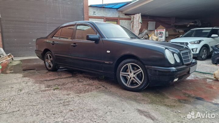 Mercedes-Benz E-класс 2.0 AT, 1997, битый, 353 000 км