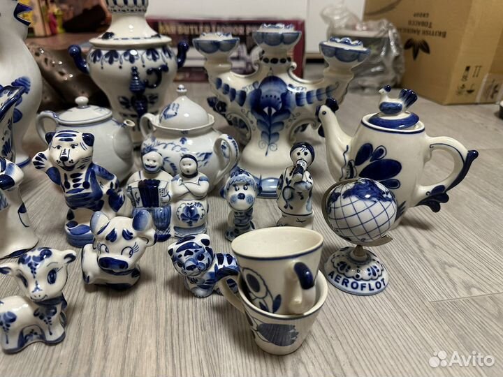 Гжель статуэтки, чайнк, сахарница и тд