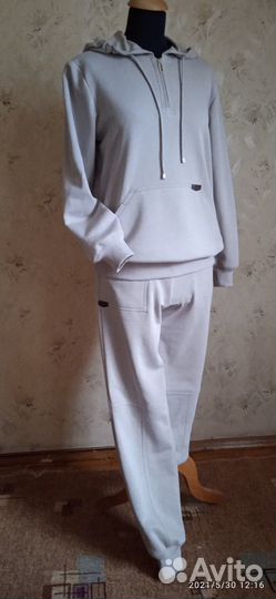 Спортивный костюм женский