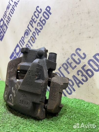 Суппорт передний левый Renault Megane 3 хэтчбек