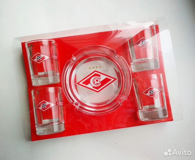 Набор стопок с пепельницей