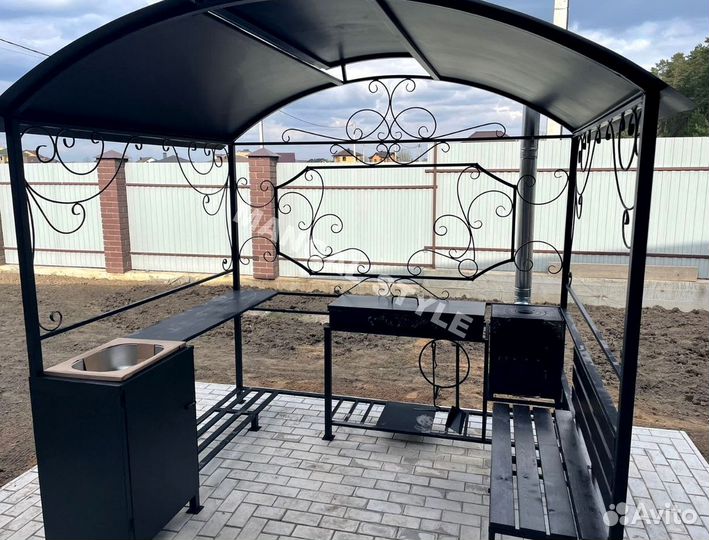 Мангал с крышей