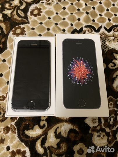 Телефон iPhone SE