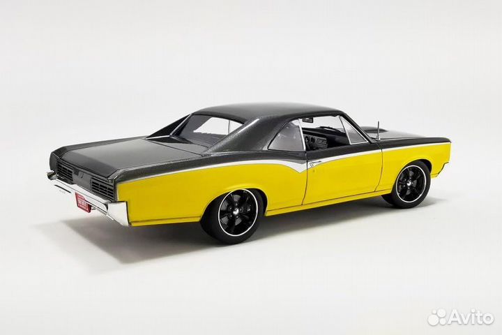 Pontiac GTO Restomod 1966 Yellow and Black 1/18