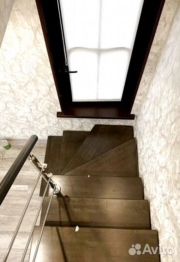 Облицовка лестничного металлокаркаса деревом