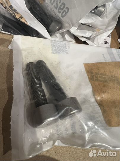 Винты регулировки клапанов Detroit Diesel