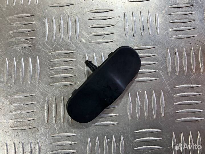 Форсунка омывателя лобового стекла правая Porsche