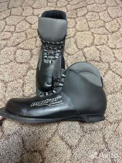 Лыжные ботинки