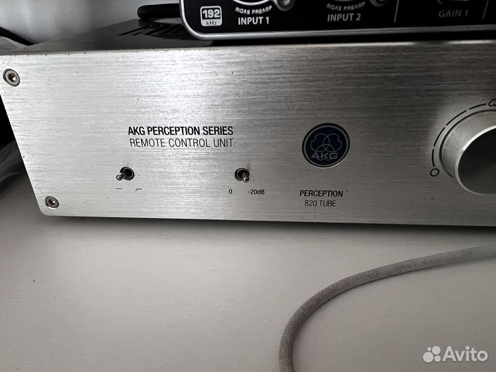 Студийный микрофон akg
