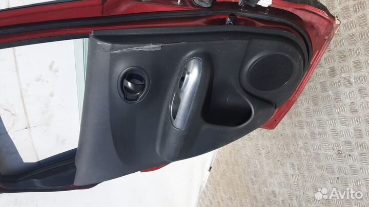 Дверь задняя левая Nissan Juke