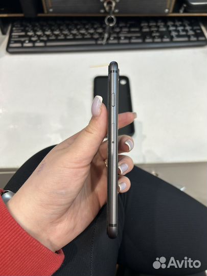 iPhone 8, 64 ГБ