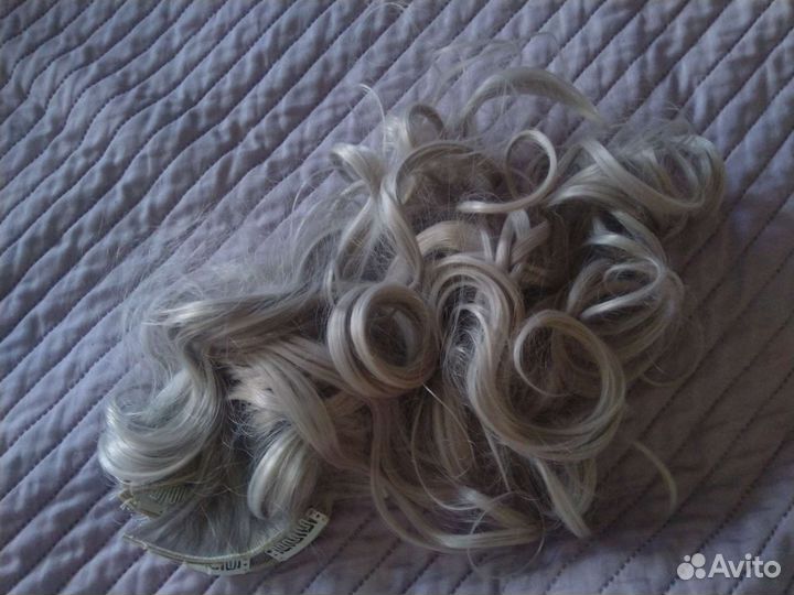 Волосы на заколках холодный блонд серые