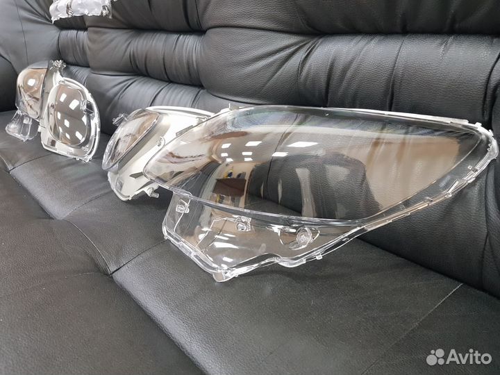 Левое и правое стекло фары Lexus GS 300 2005-2012