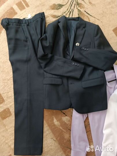 Школьный костюм и рубашки
