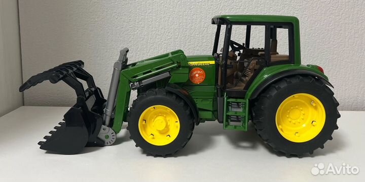 Bruder Трактор John Deere