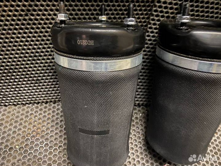 Пepeдний пнeвмoбаллoн Mеrсеdеs ML GL 164