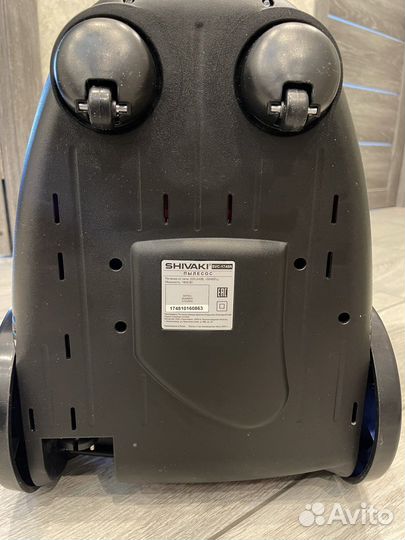Пылесос Shivaki SVC-1748R Typhoon красный