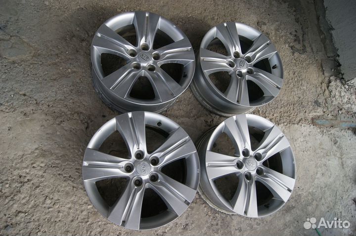 Оригинальные литые диски R17 5*114,3 ET35 цо67,1